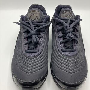 Nike Women’s Air max AT8692-001 Size 7